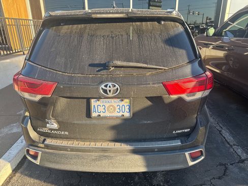 Used 2017 Toyota Highlander Limited image 5