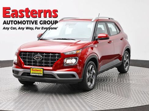 Used 2024 Hyundai Venue SEL FWD image 1