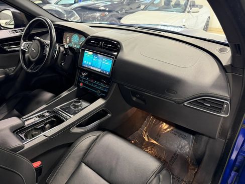 Used 2018 Jaguar F-PACE R-Sport AWD/4WD image 13