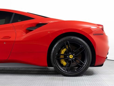 Used 2017 Ferrari 488 GTB RWD image 13
