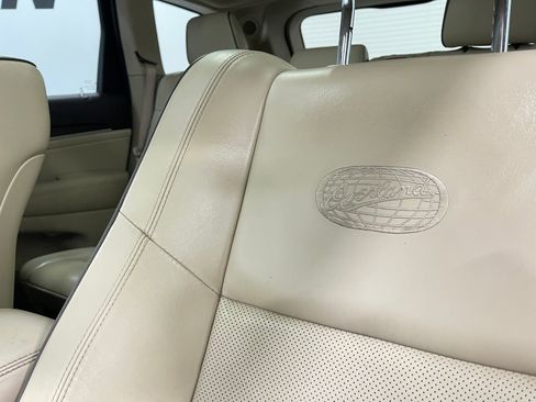 Used 2020 Jeep Grand Cherokee Overland AWD/4WD image 18
