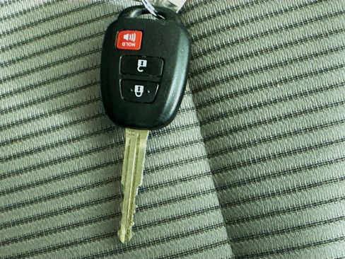 Used 2015 Toyota RAV4 LE image 34