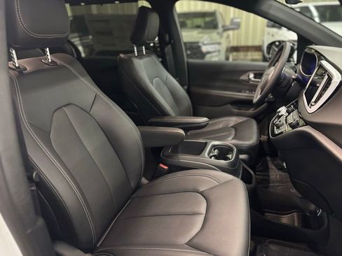 New 2026 Chrysler Voyager LX image 17