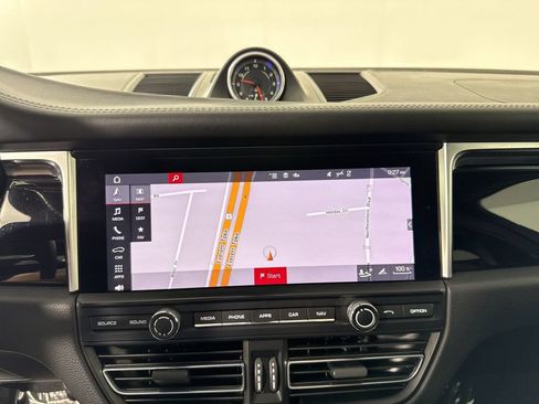 Certified 2020 Porsche Macan AWD/4WD image 26