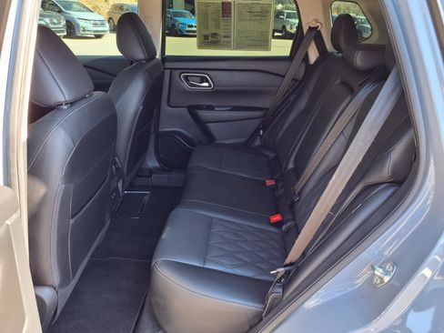 Used 2024 Nissan Rogue Platinum image 10