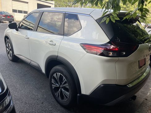 Certified 2023 Nissan Rogue SV FWD image 6