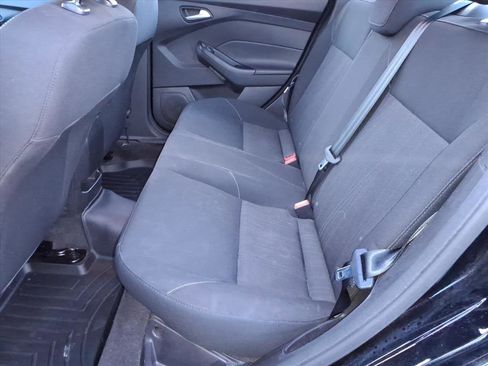 Used 2018 Ford Focus SE w/ SE Appearance Package image 11