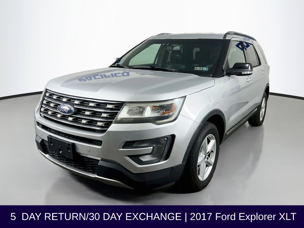 Used 2017 Ford Explorer XLT w/ Equipment Group 202A AWD/4WD image 4