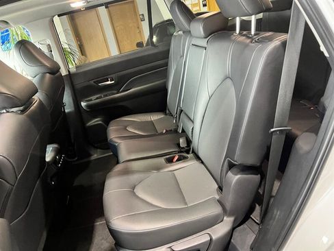 Used 2025 Toyota Grand Highlander AWD image 21