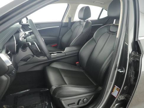 Used 2023 Genesis G70 2.0T image 11