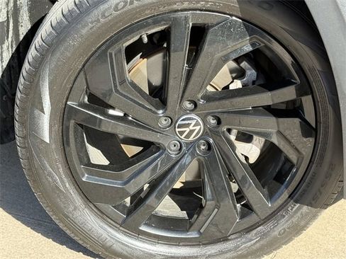 Certified 2022 Volkswagen Atlas SE w/ Panoramic Sunroof Package image 7