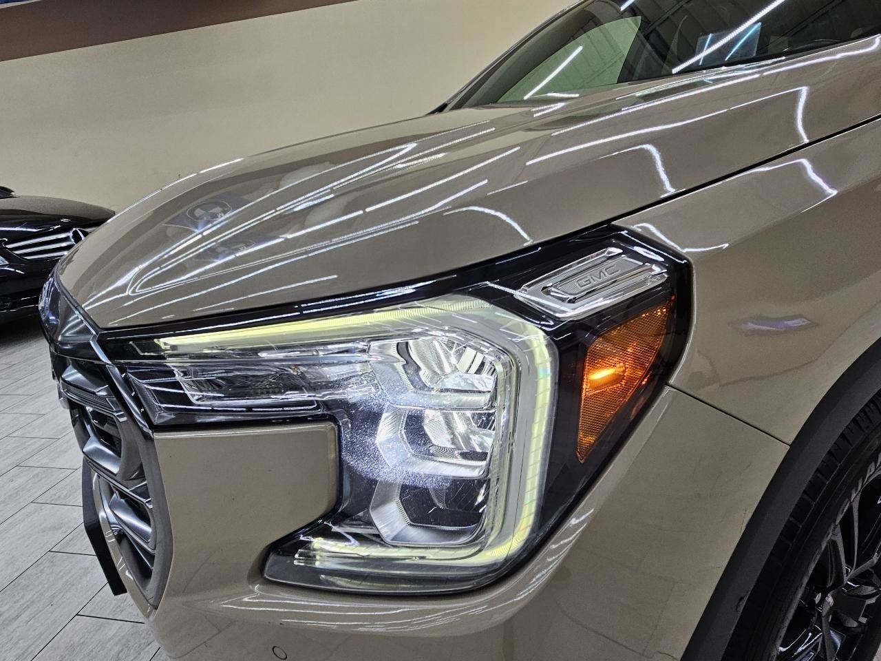 Used 2022 GMC Terrain AT4 w/ Tech Package AWD/4WD image 10