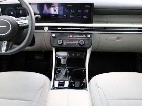 Used 2025 Hyundai Tucson SE FWD image 19