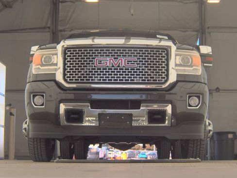 Used 2016 GMC Sierra 3500 Denali w/ Duramax Plus Package image 3