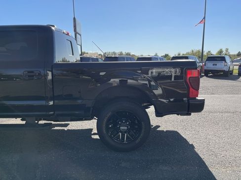 Used 2022 Ford F250 Lariat w/ Black Appearance Package image 9
