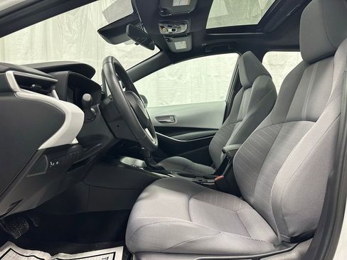 Used 2025 Toyota Corolla SE w/ SE Premium Package image 13