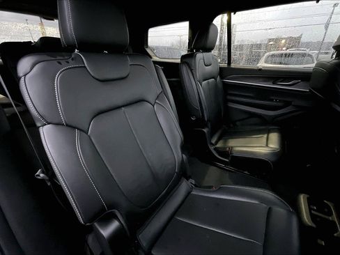 Used 2024 Jeep Grand Cherokee L Limited w/ Luxury Tech Group II image 26