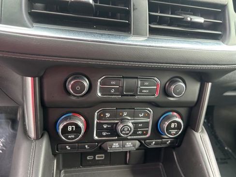 Used 2024 Chevrolet Suburban LT RWD image 25