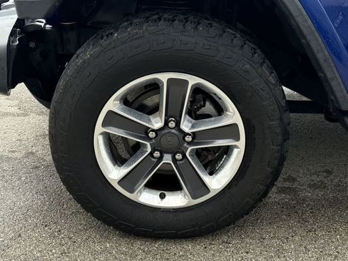 Used 2019 Jeep Wrangler Unlimited Sahara w/ Dual Top Group image 9