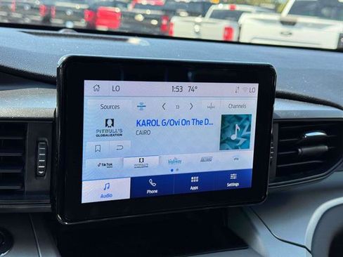 Used 2022 Ford Explorer XLT image 14