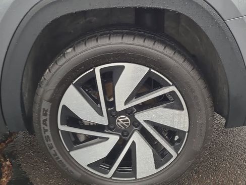 Used 2024 Volkswagen Atlas SE image 16