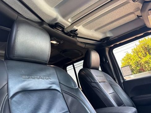 Used 2018 Jeep Wrangler Unlimited Sahara AWD/4WD image 19