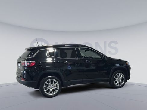 Used 2022 Jeep Compass Latitude AWD/4WD image 2