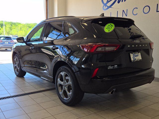 Used 2024 Ford Escape ST-Line w/ Tech Pack #1 AWD/4WD image 13