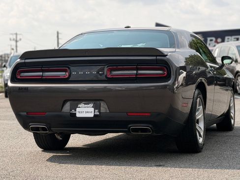 Used 2022 Dodge Challenger SXT RWD image 5