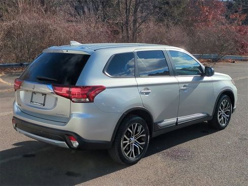 Used 2018 Mitsubishi Outlander ES image 4