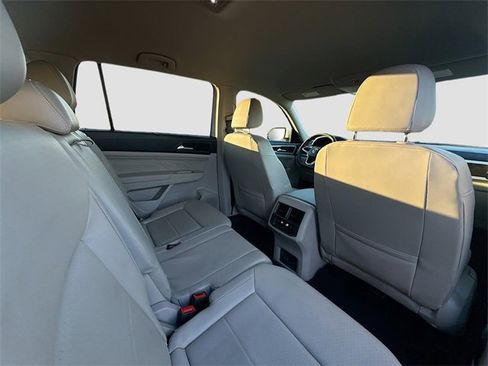 Used 2023 Volkswagen Atlas SE image 30