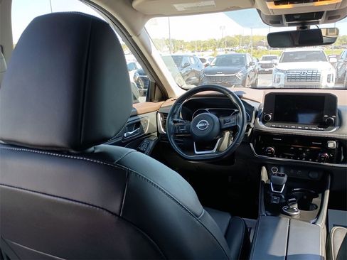 Used 2023 Nissan Rogue SL w/ SL Premium Package image 15