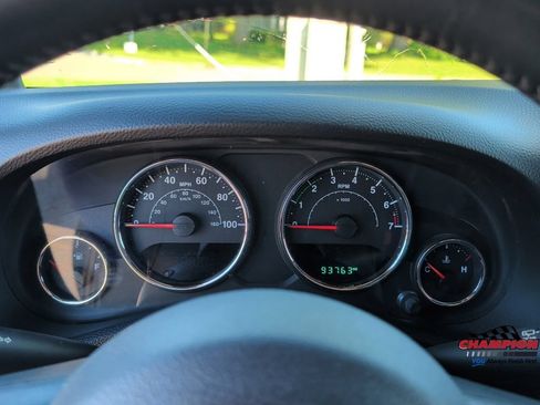 Used 2014 Jeep Wrangler Rubicon w/ Power Convenience Group AWD/4WD image 19