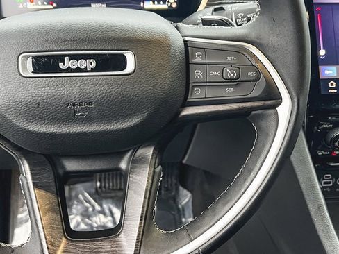 Used 2023 Jeep Grand Cherokee Limited w/ Luxury Tech Group II image 22