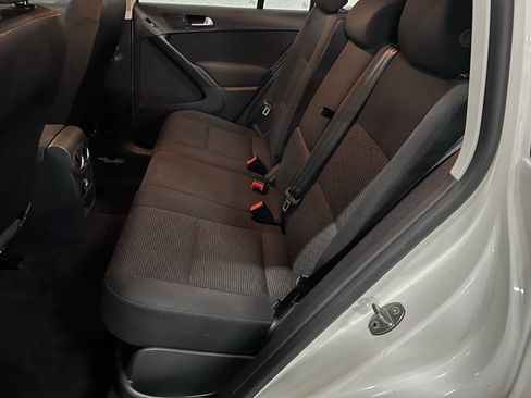 Used 2014 Volkswagen Tiguan S image 22