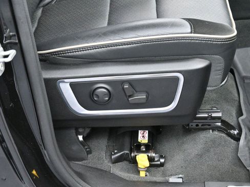 Used 2022 RAM 1500 Laramie image 30