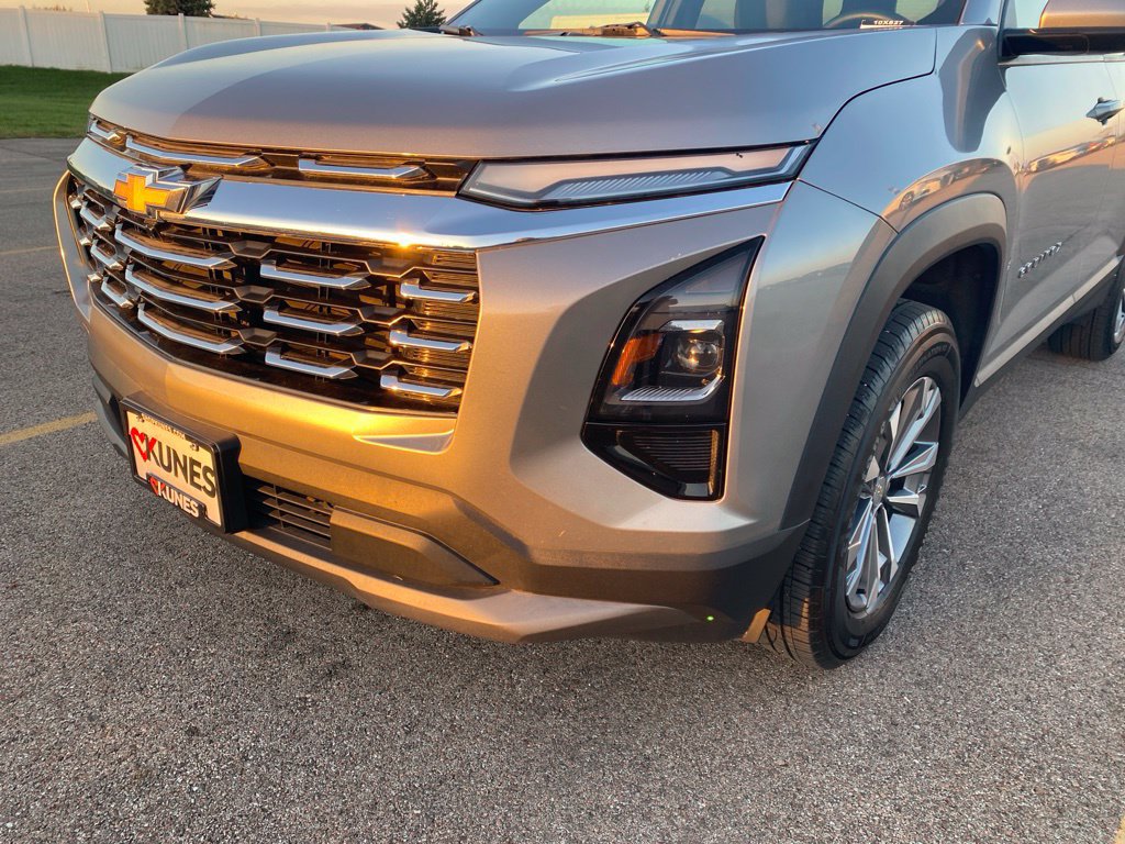 Used 2025 Chevrolet Equinox LT FWD image 19