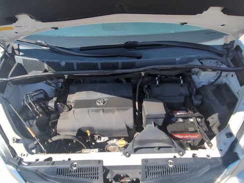 Used 2013 Toyota Sienna LE w/ Towing Pkg AWD/4WD image 33