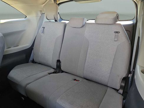 Used 2024 Toyota Sienna LE FWD image 13