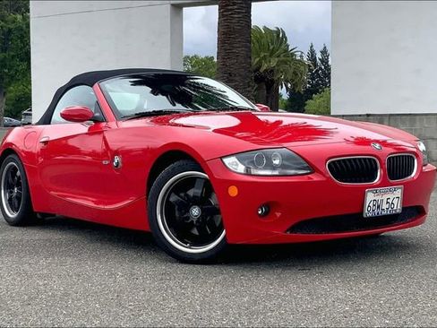 Used 2005 BMW Z4 2.5i image 2