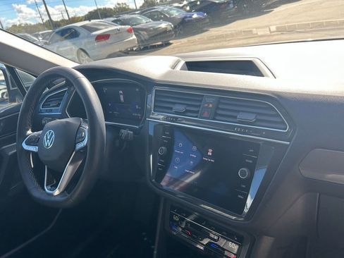 Used 2022 Volkswagen Tiguan SE image 35