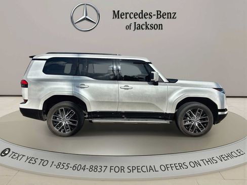 Used 2024 Lexus GX 550 w/ Accessory Package (Z1) AWD/4WD image 9