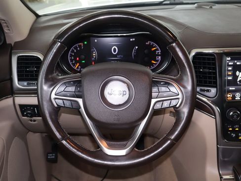 Used 2018 Jeep Grand Cherokee Overland AWD/4WD image 19