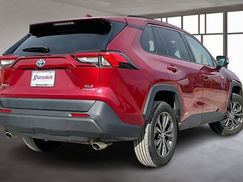 Used 2023 Toyota RAV4 XLE Premium image 6