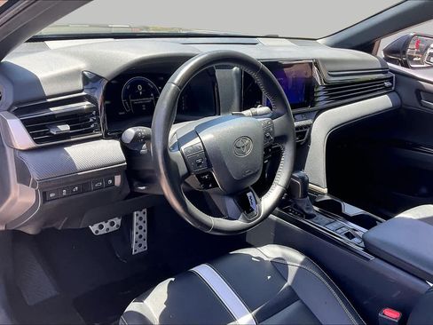 Used 2025 Toyota Camry SE FWD image 16