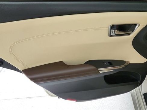 Used 2016 Toyota Avalon XLE Premium image 19