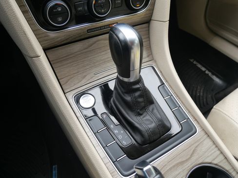 Used 2017 Volkswagen Passat 1.8T SE w/ SE Lighting Package image 28