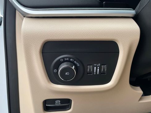 Used 2025 Jeep Grand Cherokee L Limited AWD/4WD image 13