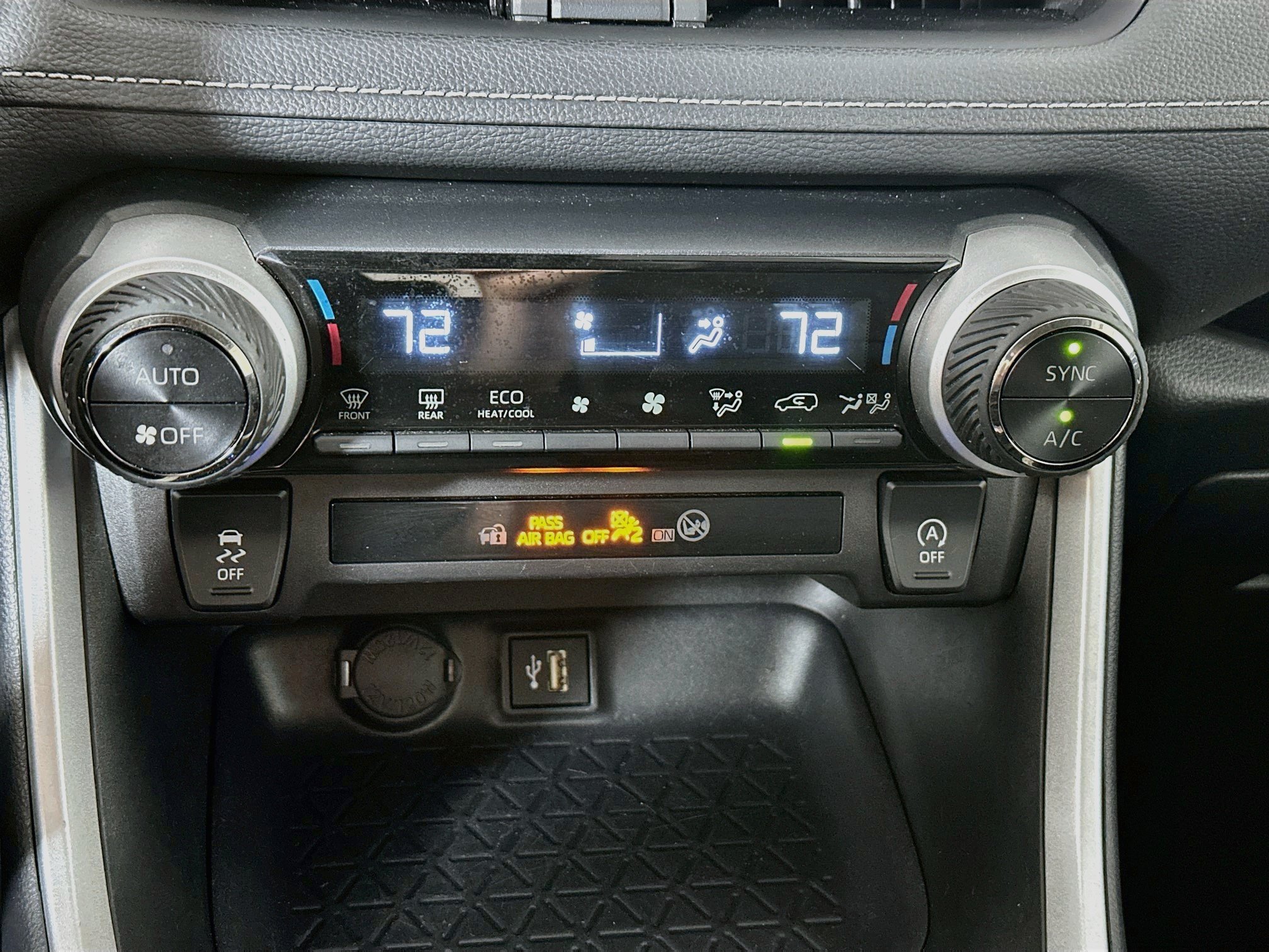 Used 2025 Toyota RAV4 XLE FWD image 14