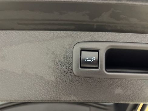 Used 2021 Toyota Highlander XSE AWD/4WD image 36